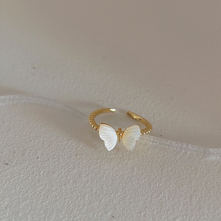 Butterfly Ring Female Niche Design High Sense Unique Ring Pearl Bow Hepburn Style Vintage Index Finger