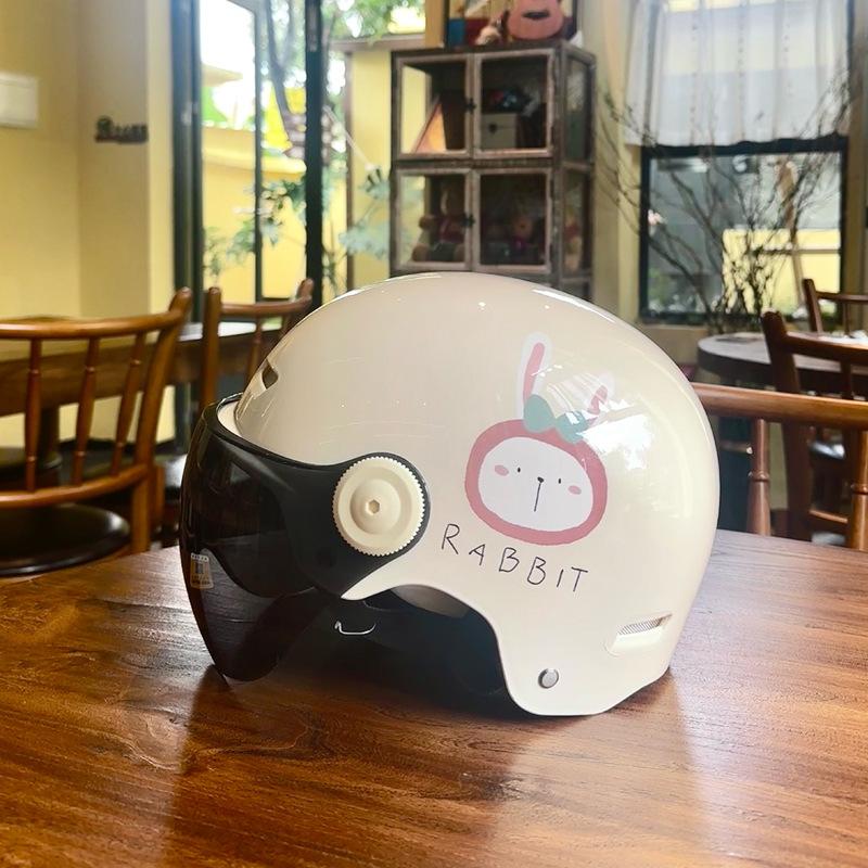 Helmets Women's Summer Electric Motorcycles Men's and Women's Half Helmets Battery Cars Universal In All Seasons