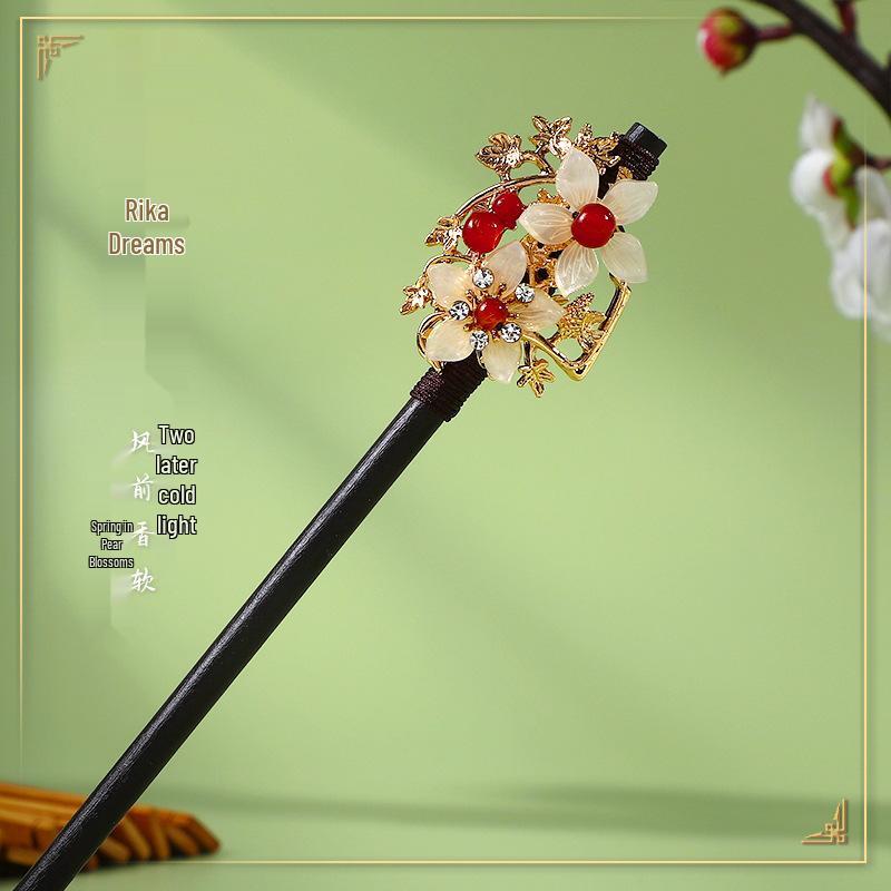 Vintage-Style Ebony Imitation Hairpin with Tassels and Wooden Step-Shaking Design for Hanfu and Ancient Costume Accessories