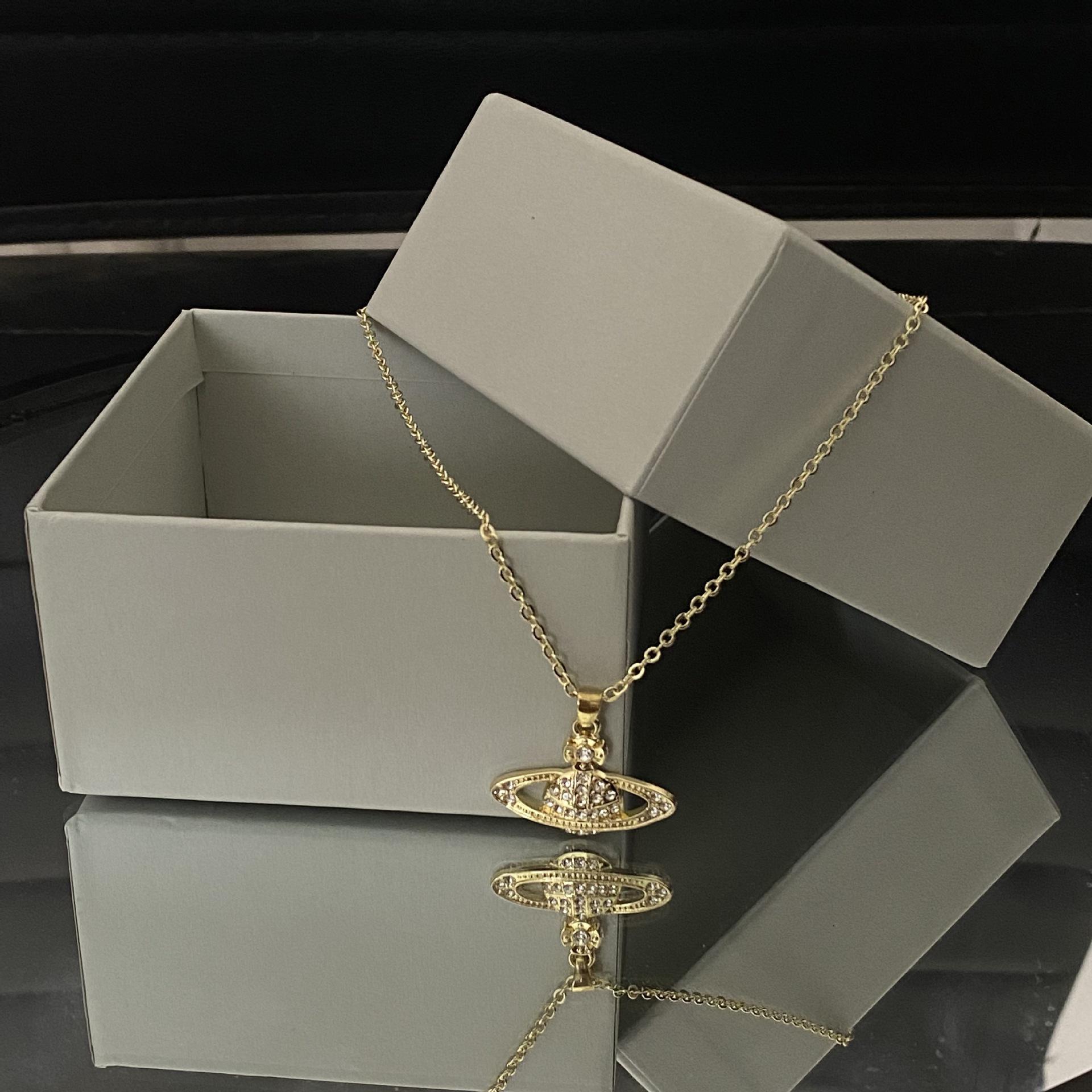 

Високоякісне срібне кольє з рожевим діамантом від імператриці-матері з ланцюжком Сатурн