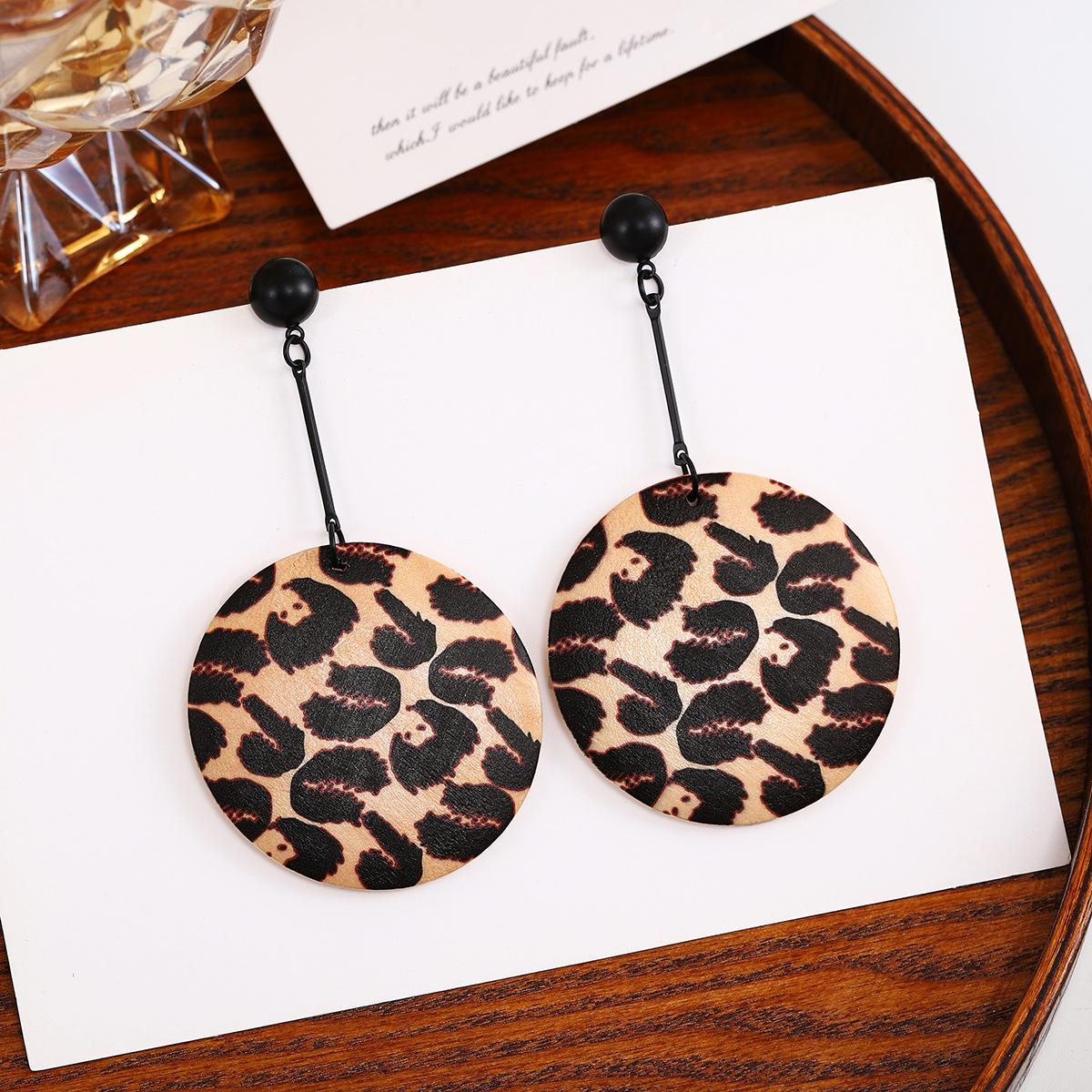 Персонализированные геометрические круглые деревянные серьги, преувеличенный и простой нишевый дизайн, серьги-гвоздики с леопардовым принтом