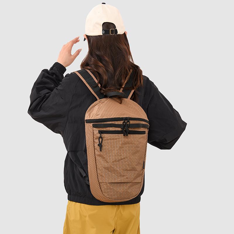 Leichter Rucksack mit Gittermuster für Damen und Herren mit mehreren Fächern – kompakter Alltagsrucksack für Schule und Stadtverkehr