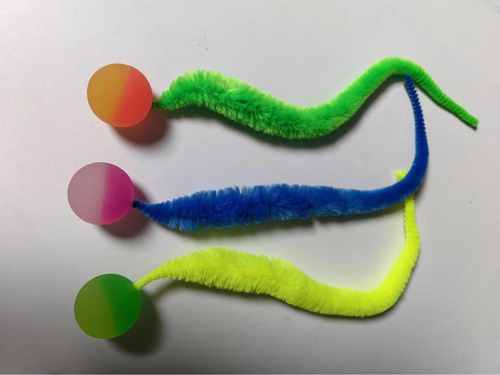 Kouzelná housenka elastický míček: Duhový červ Skákací hračka pro kočky