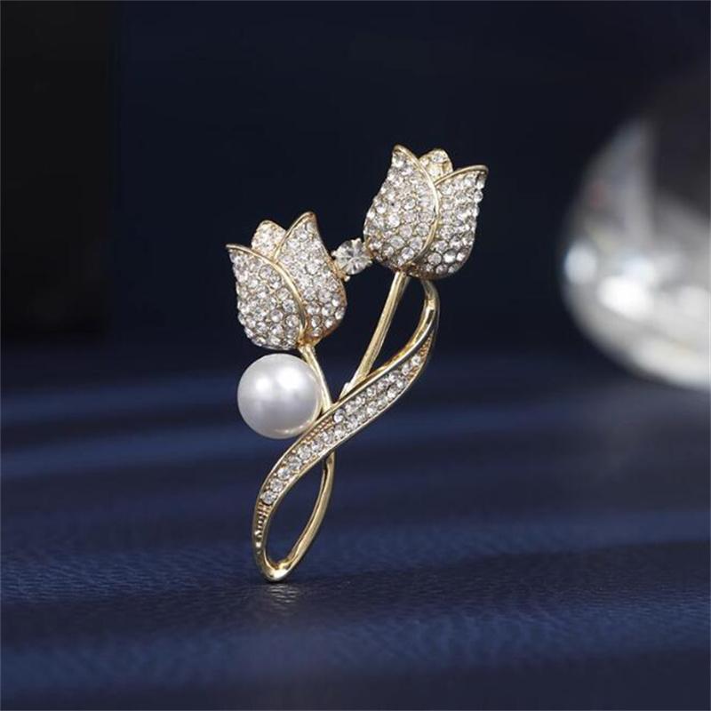 Spilla Fiore Rosa Rossa con Strass di Lusso per Donna Elegante Raffinata Lucida Fiore di Zircone Spille da Bavero Distintivo Gioiello per Matrimonio Festa
