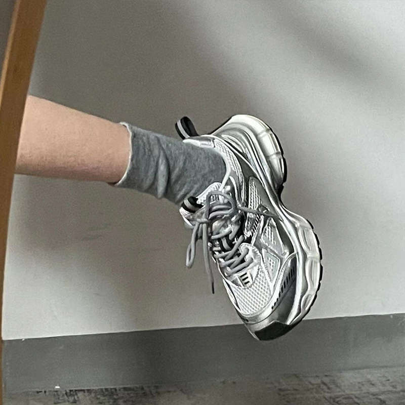 Popular dad shoes women's 2025 new autumn models show small feet, thick soles increase height, silver casual mesh sneakers women
