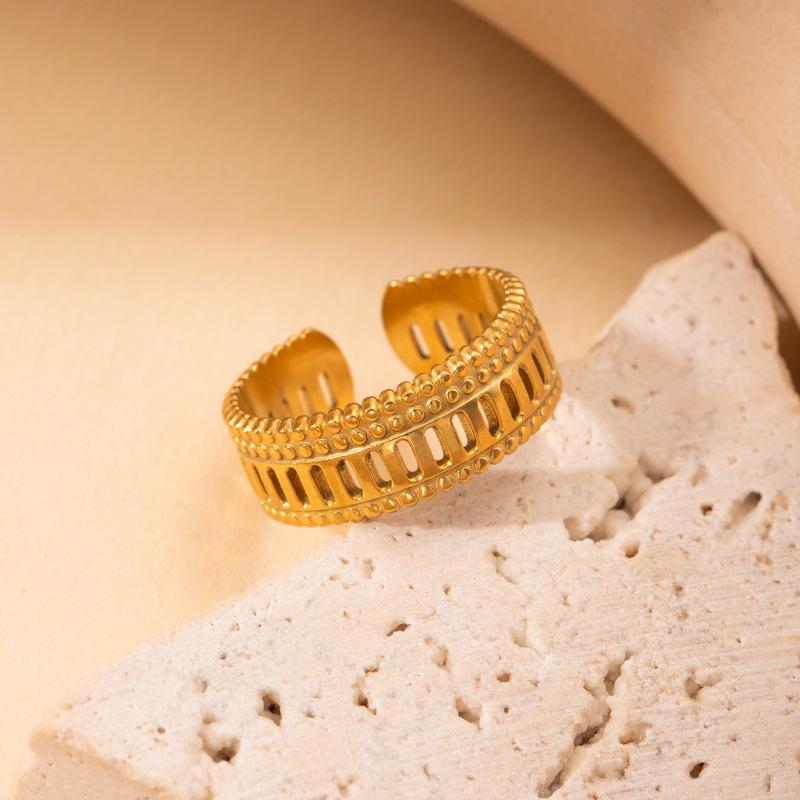 Modischer Nischen-Titanstahl-High-End-Metallring für Damen, nicht verblassend, mit übertriebenem Design und verstellbarer Öffnung für Accessoires