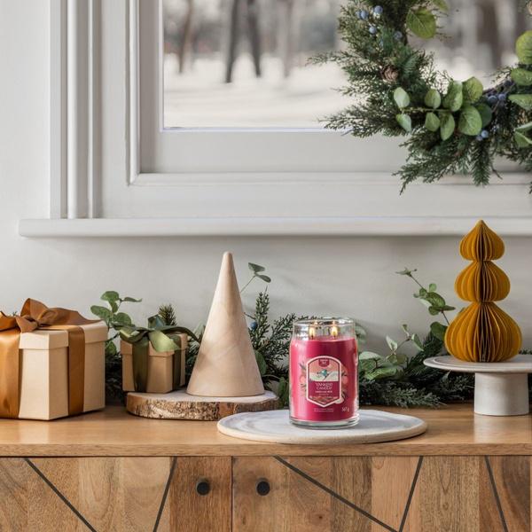 Yankee Candle Signature Große Kerze im Glas Santa auf Skiern 567g
