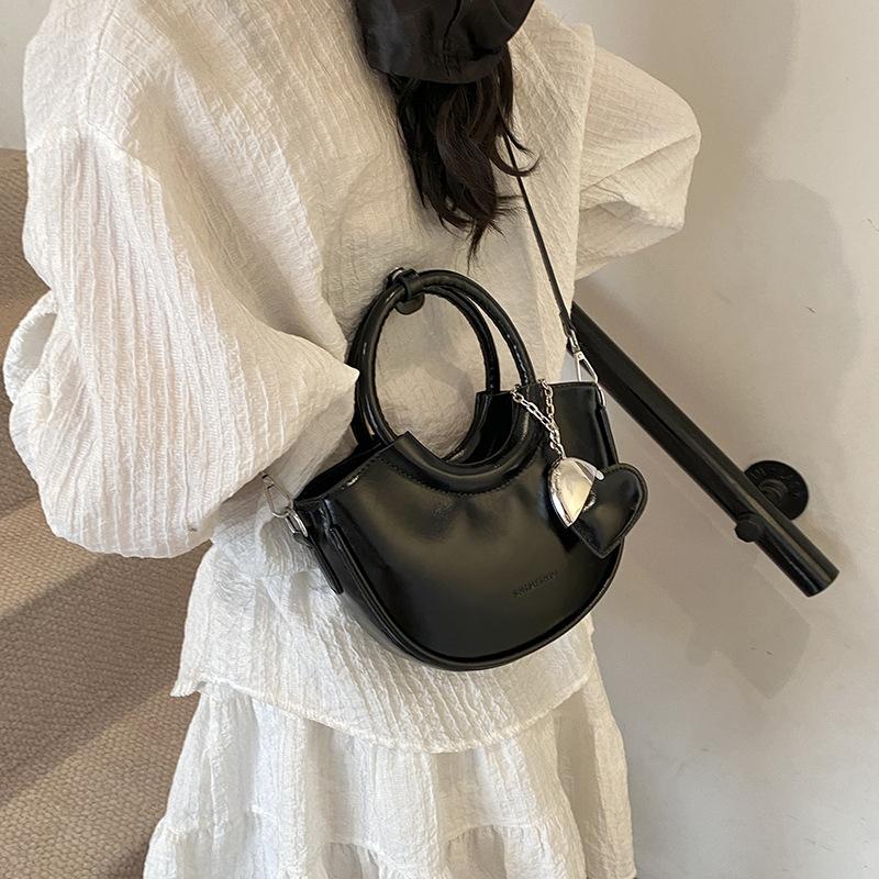 This year's popular bags women bags women 2025 new Korean version of fashion versatile portable messenger bucket bag