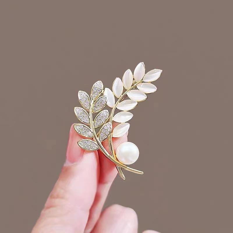 

Корейская элегантная цветочная брошь с животным: Высококлассная женская брошь-булавка для воротника пальто или костюма