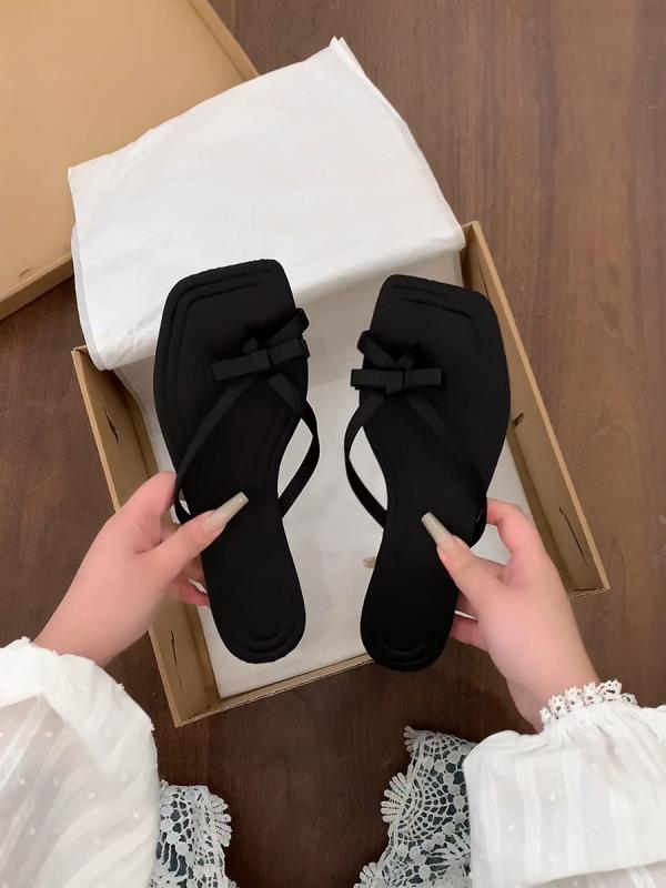 

Модная обувь Женские резиновые шлепанцы Женские тапочки Pantofle Бежевые босоножки на каблуке Мягкие гавайские 2025 Плоские черные шлепанцы Ретро 35