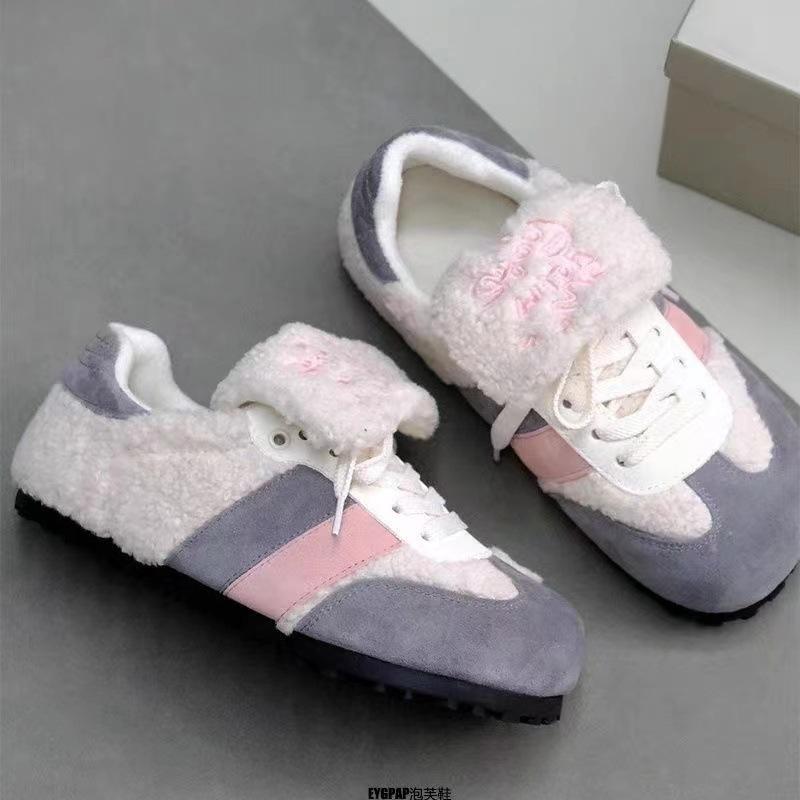 

Мягкие белые туфли-пуховки женские кампусные уродливые милые повседневные туфли плюшевые немецкие кроссовки 2024 новые женские хлопковые туфли 40