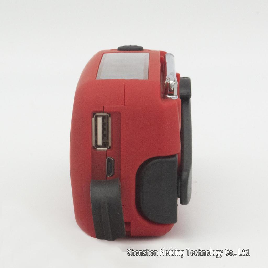 Portable Emergency Hand-cranked Radio with Flashlight and Auto-Tuning