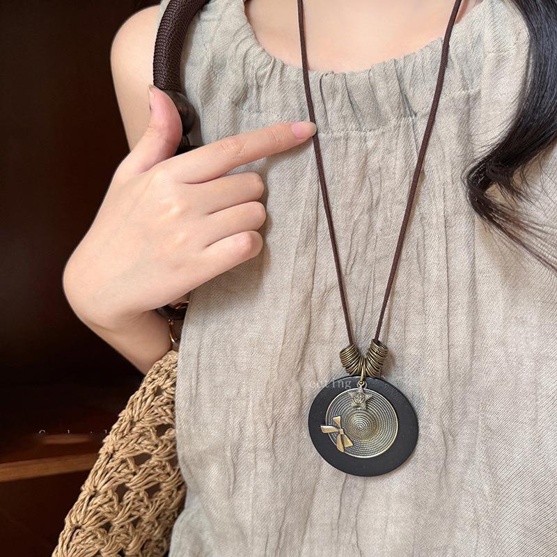 Bohemian wood beads beaded hollow round pendant necklace light luxury high-end sweater chain niche necklace accessories