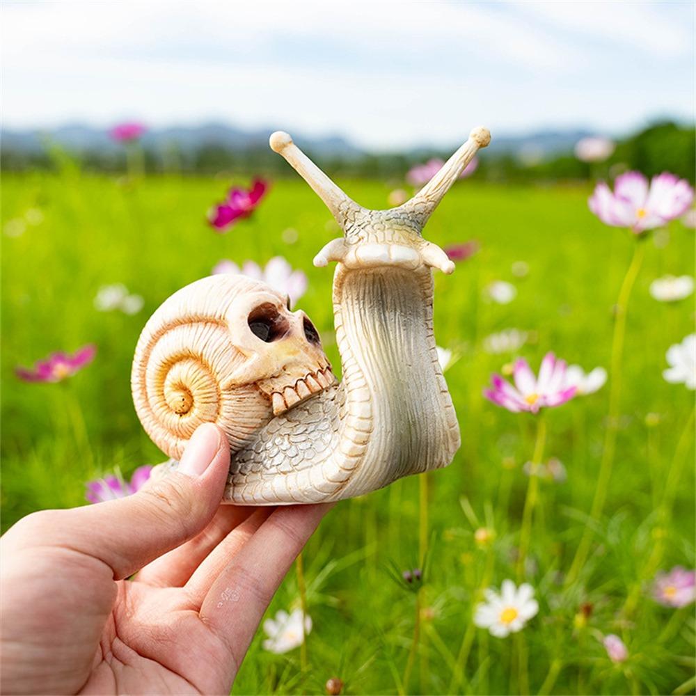Funny Halloween Outdoor Garden Statue Gothic Snail Skull Skeleton Snail Decoration for Home Garden Patio