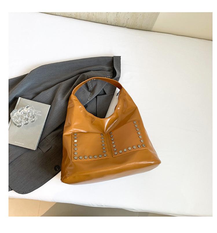 Retro Rivet Oil Wax Leather Red Bag Women's New Large-capacity Design Commuter Bag Tote Bag Tide