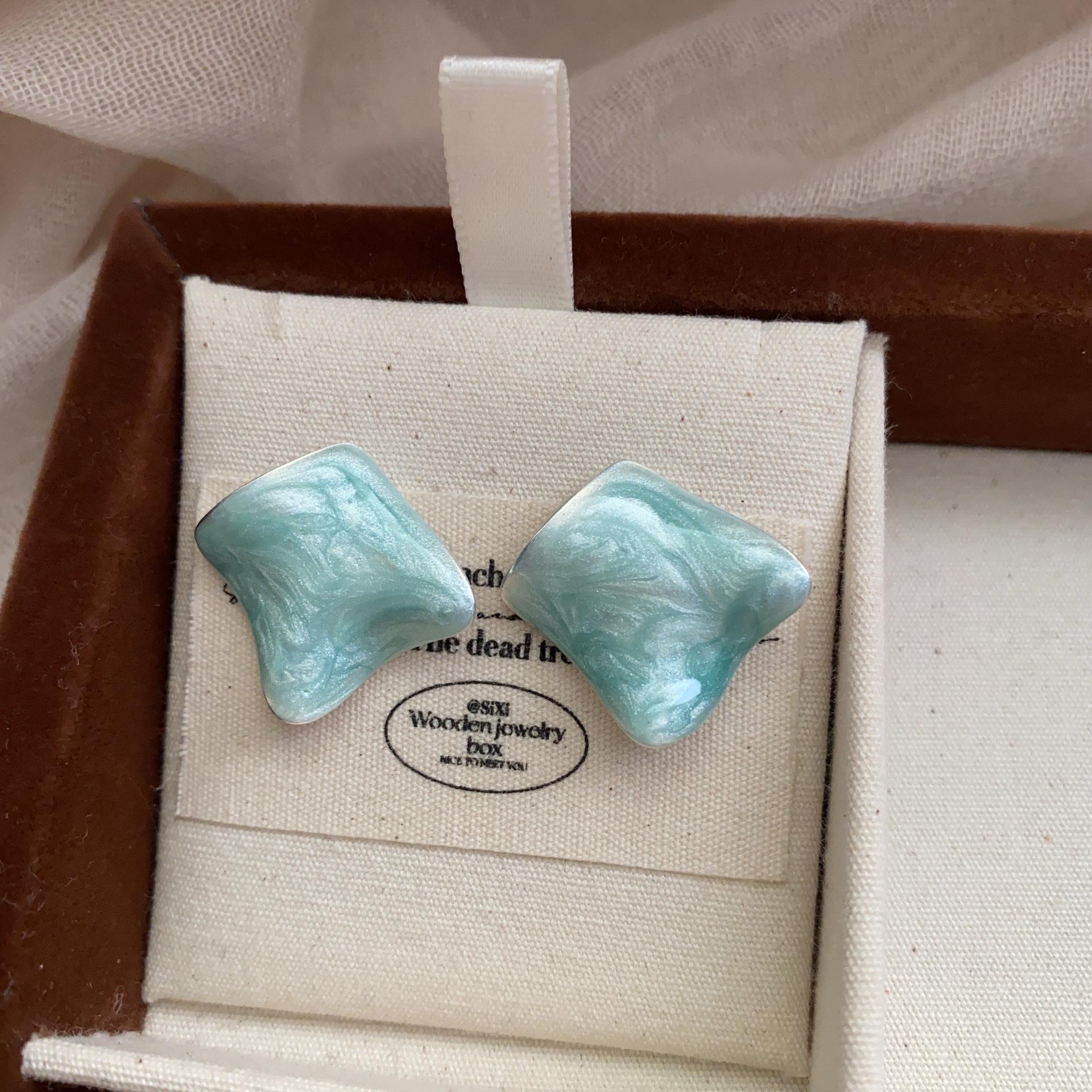 European and American enamel dripping oil blue flower retro earrings exquisite stud earrings
