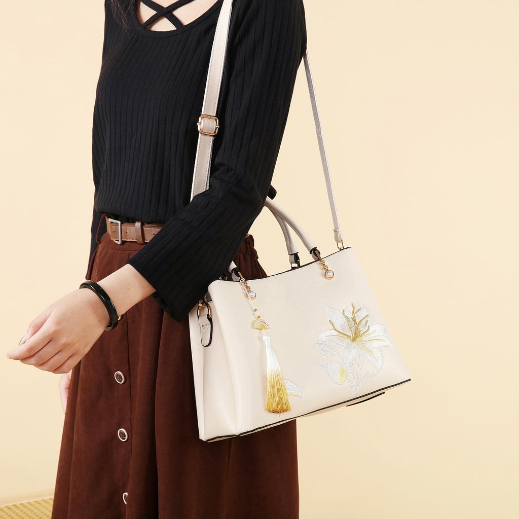New Chinese embroidered bag women's high-end mother model 2025 new middle-aged handbag shoulder messenger bag women's bag