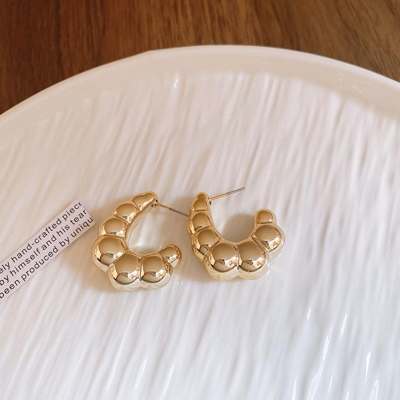 French exquisite irregular pearl earrings stud earrings femininity earrings design sense niche