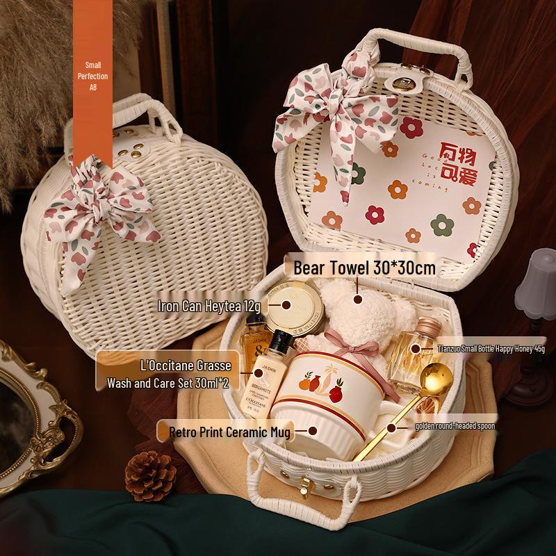 Bridal Party Souvenir: Heytea Cup for Bridesmaids and Groomsmen