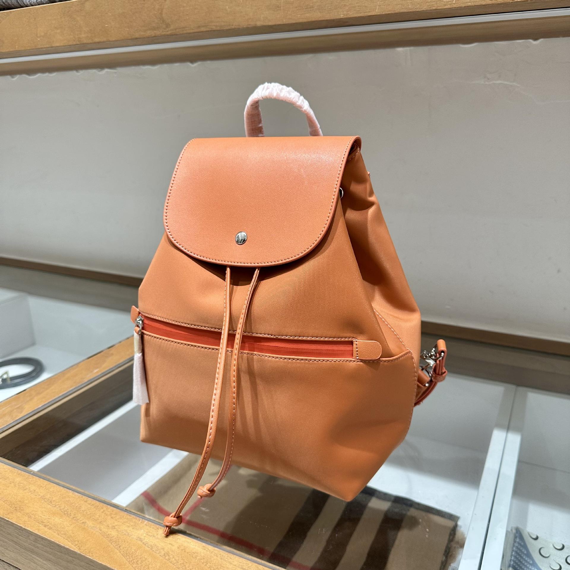 

2025 новый высококачественный износостойкий и грязеотталкивающий рюкзак легкий рюкзак большой вместимости водонепроницаемый нейлоновый дорожный рюкзак оранжевый