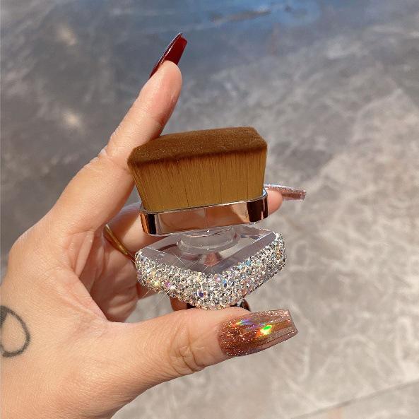 

Rhinestone-Inlaid Multifunctional Makeup Brush: Blush and Loose Powder Setting in One