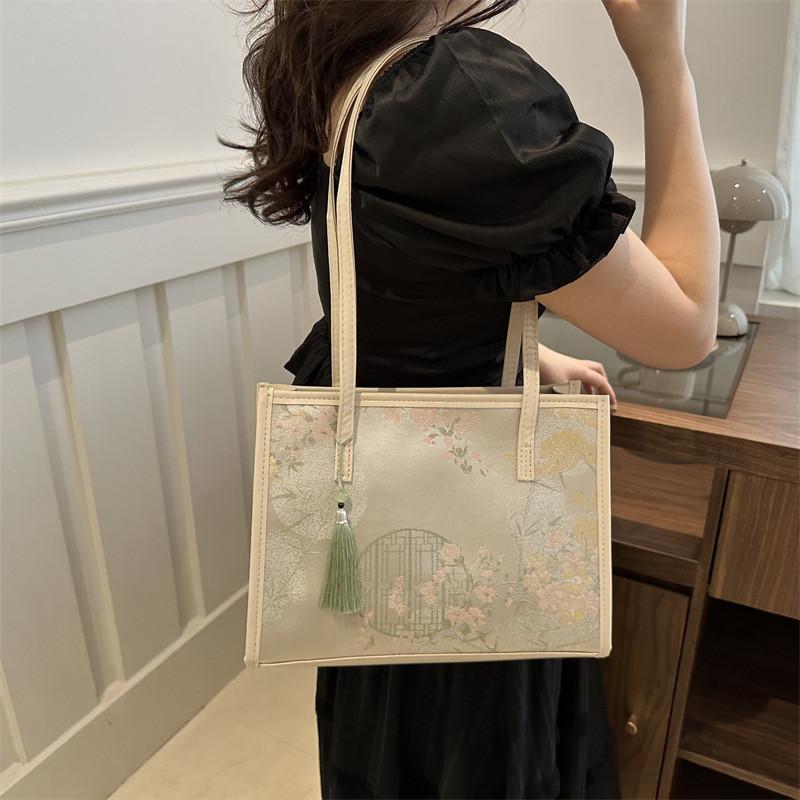 Fashionable Trendy Embroidered Bag 2024 New Commuter Large Capacity Underarm Shoulder Bag