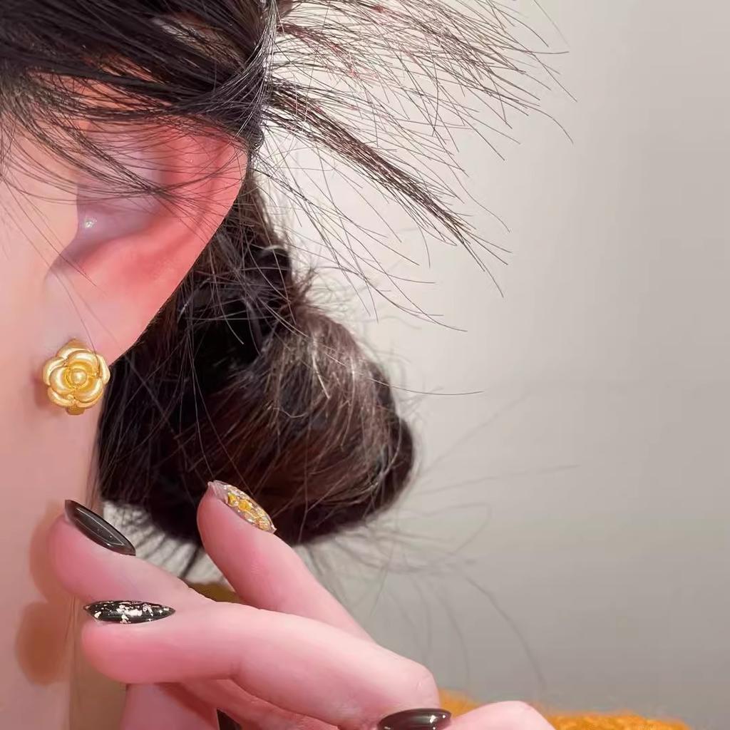 Golden Camellia Ear Buckle Earrings Women's Retro Light Luxury Minimalist Personalized Advanced Temperament Everyday Ear Jewelry