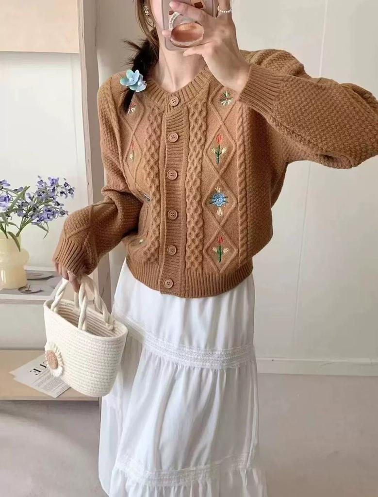 Autumn and Winter New Retro Twist Knitted Cardigan Women's Heavy Industry Flowers Fresh and Gentle Loose Age-reducing Sweater Jacket Autumn Wear