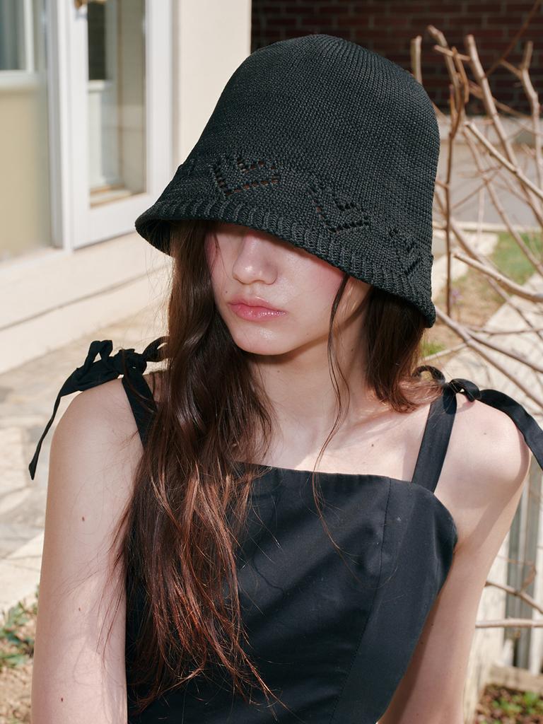 Olinkeompeulliteu Heart Hole Bucket Hat (Black)