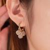 Los últimos y elegantes pendientes de cristal para mujeres y niñas.
