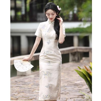 New Chinese White Embroidered Cheongsam Women's Retro Stand-up Collar Short-sleeved Improved Dress High-end Temperament 1011 New
