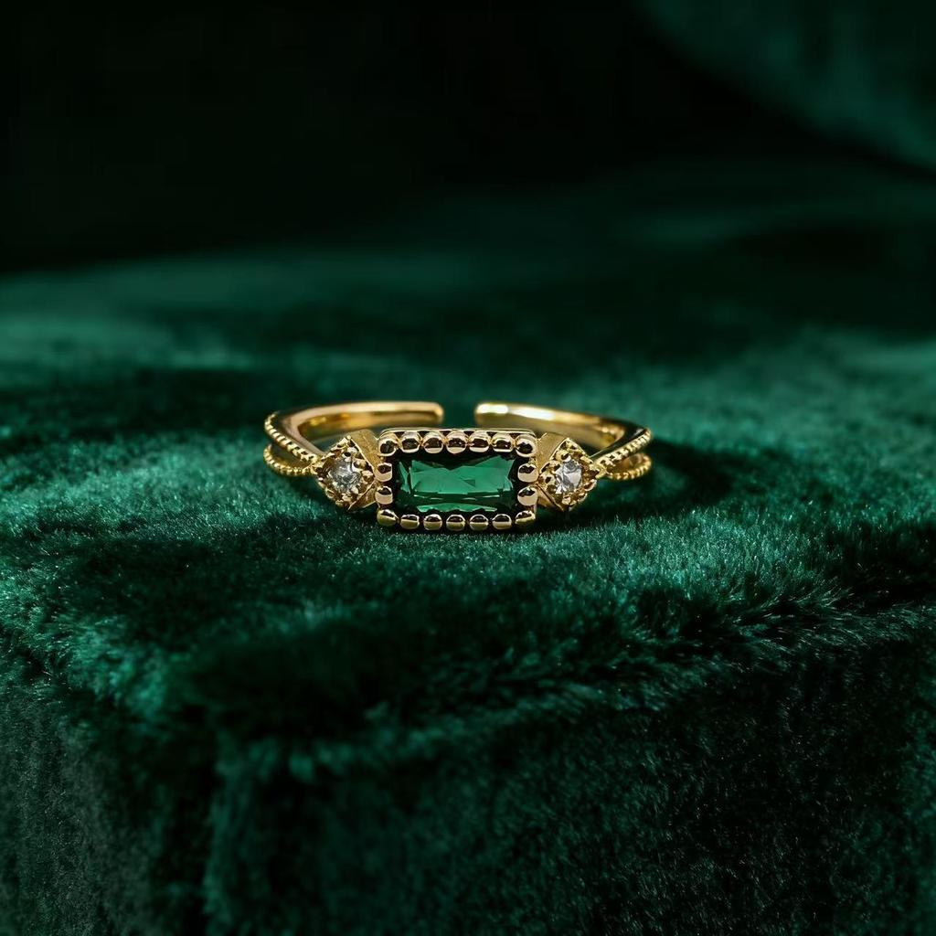 Yintai Fei Green Zircon Gold Ring - Elegant Retro Carved Light Luxury Jewelry Gift