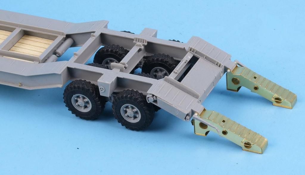 Tetra Model 1/72 ME Series Russian MAZ-537G Tractor with CHMZAP-5247G Semi-Trailer (for TAK) Plastic Model Parts ME7218