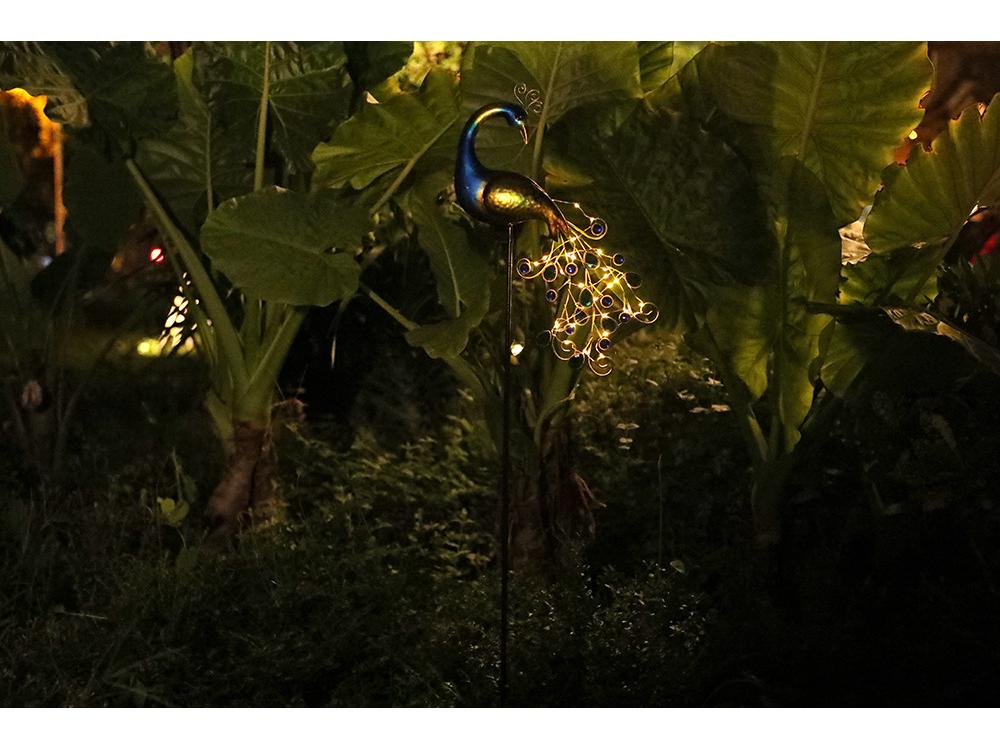 Waterproof LED Solar Peacock Lawn Light: Metal Art Garden Decoration