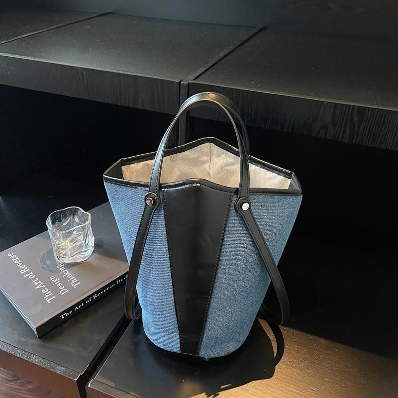 Casual large-capacity bag women's 2025 new summer versatile denim shoulder bag popular popular child and mother bucket bag
