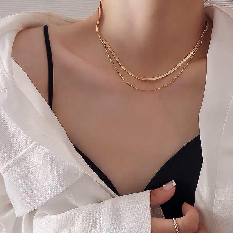 

Double-Layered Clavicle Necklace: Elegant Cold Style for Women