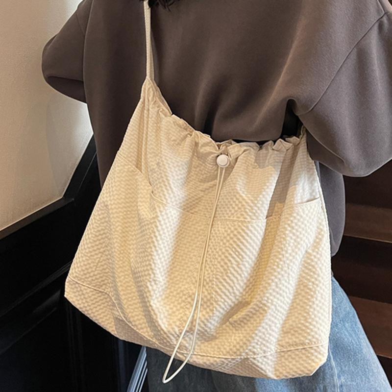 2025 New Large-capacity Simple Nylon Cloth Drawstring Pleated Shoulder Bag Travel Leisure Messenger Bucket Bag