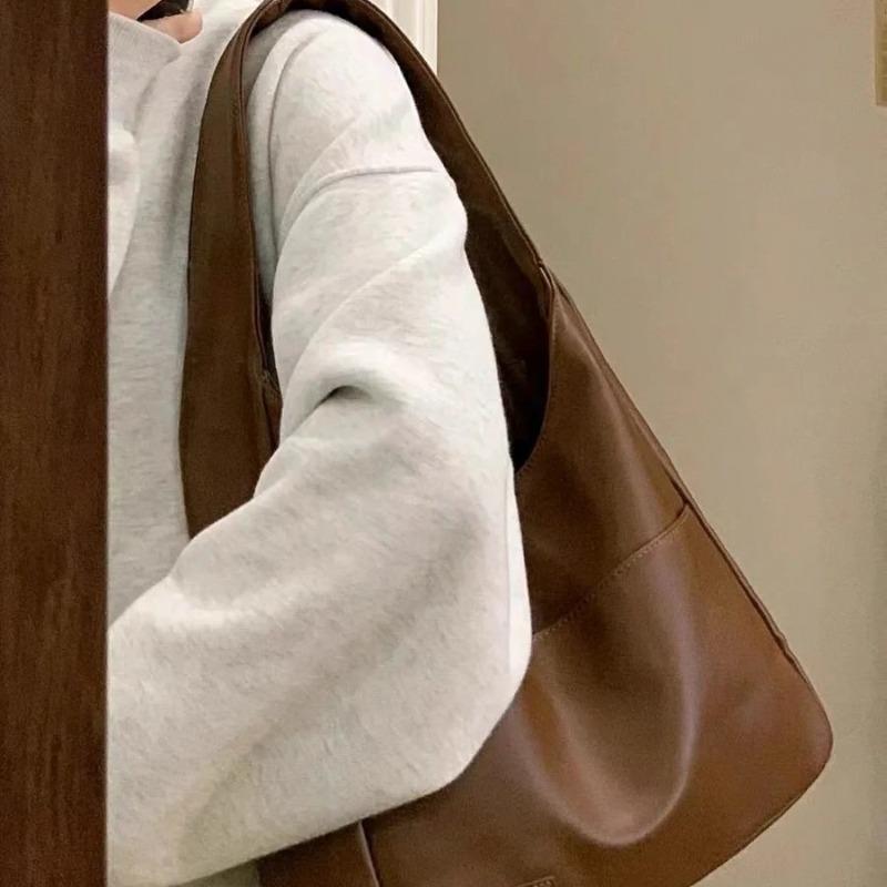 Large-capacity bag, new autumn and winter soft leather bucket bag, commuter tote bag, college student shoulder bag.