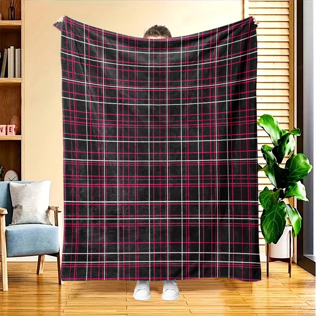 A Plaid Patterned Flannel Blanket, Featuring High-Definition Digital Printing, Suitable for All Seasons, Perfect As a Sofa Throw, Made of 100% Soft An