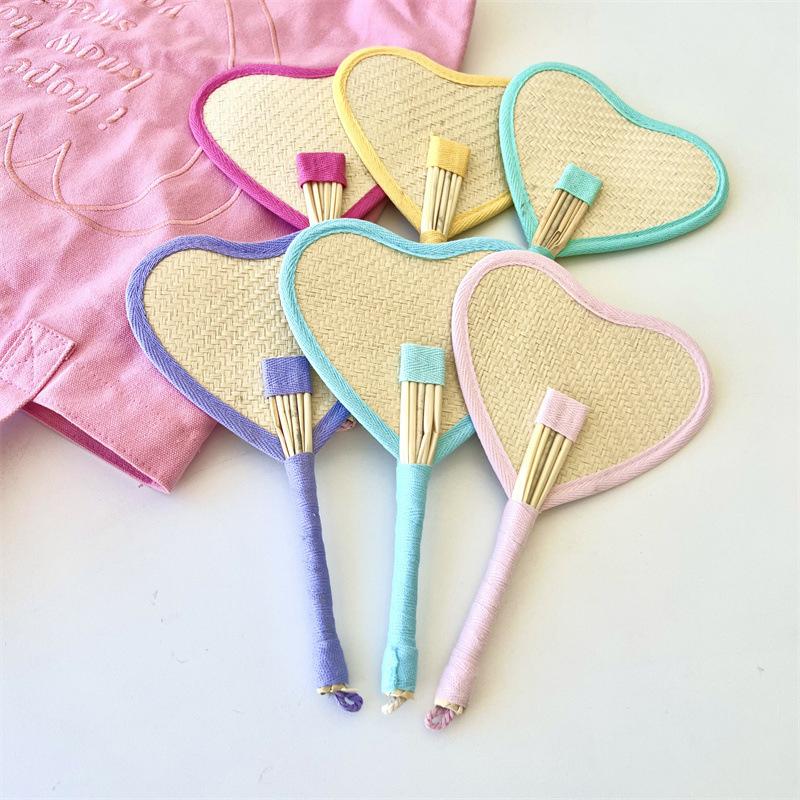 Ventaglio Colorato Fatto a Mano in Foglie di Palma Stile Cinese Ventaglio Intrecciato in Paglia e Bambù Rinfrescante Anti-Zanzare Estivo Ventaglio a Mano Decorazione per la Casa Ciondolo