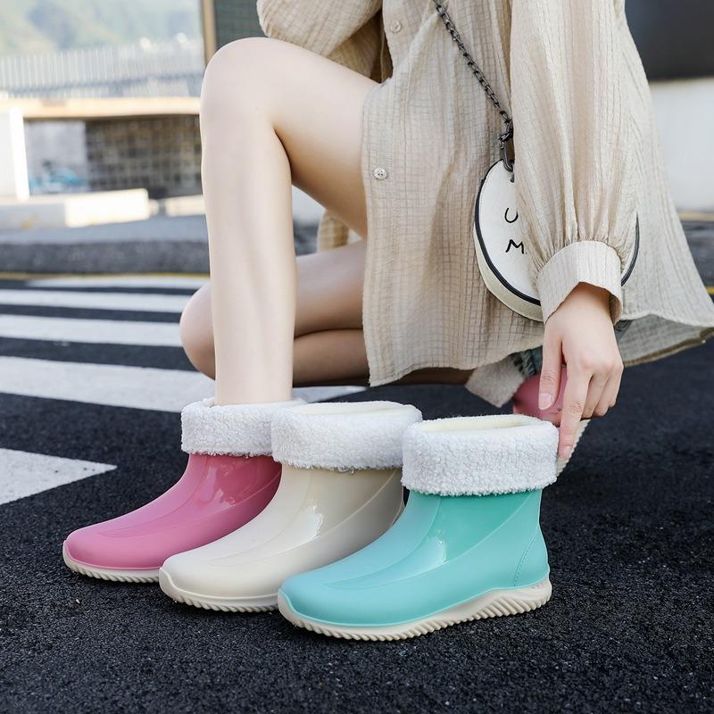Short rain shoes women wear non-slip waterproof shoes women's fashion trend rain boots fleece warm work shoes glue shoes women