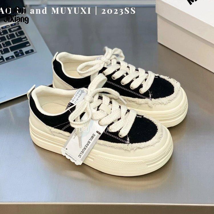 

Туфли на платформе Muffin белого цвета, летние 2025, новые универсальные, увеличивающие рост, маленькие ароматные, повседневные, парусиновые туфли, женская весенняя женская обувь 35 чёрный