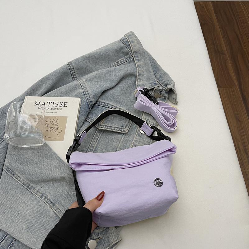 Autumn And Winter Niche Mobile Phone Bag Women'S Versatile Casual Nylon Messenger Bag Commuter Small Bag