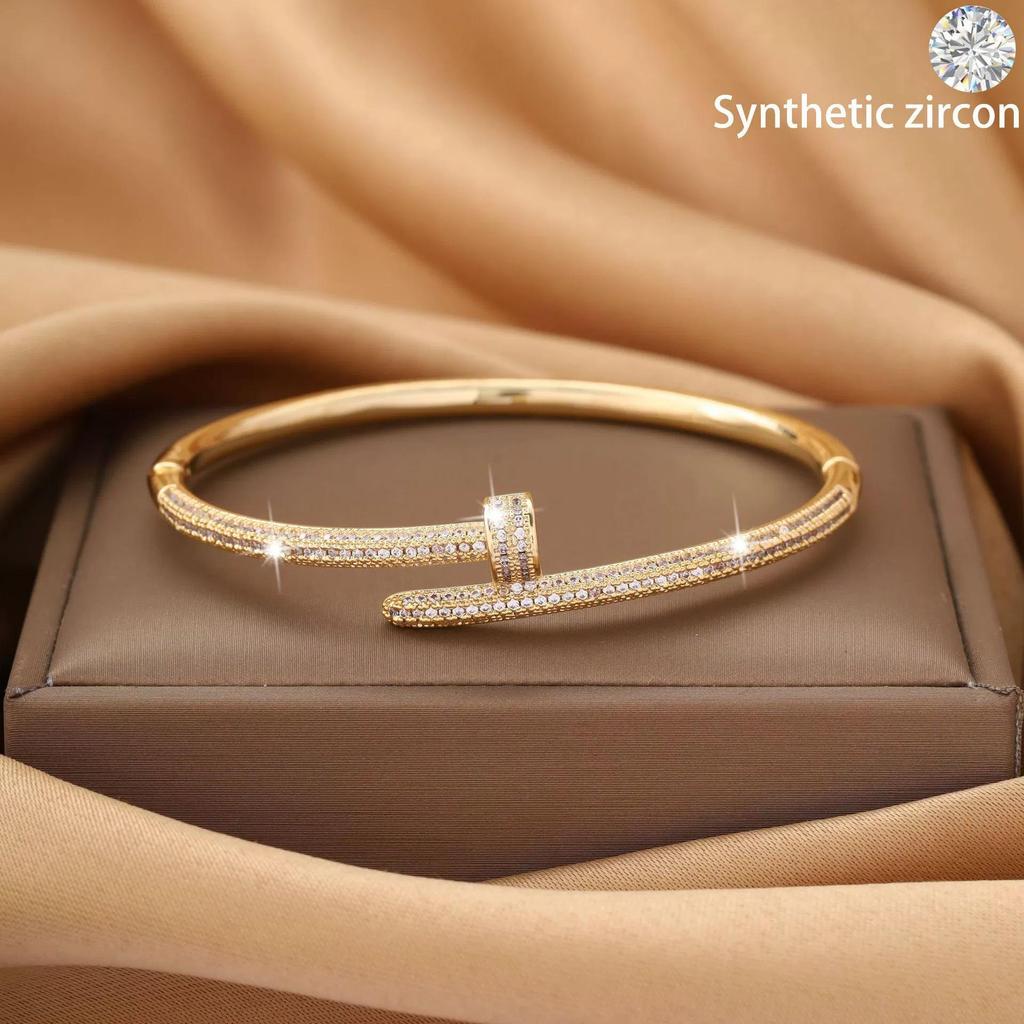 Exquisites 2025 Europäisch-Amerikanisches Nagelarmband mit Zirkon, Luxuriöser Kupferschmuck