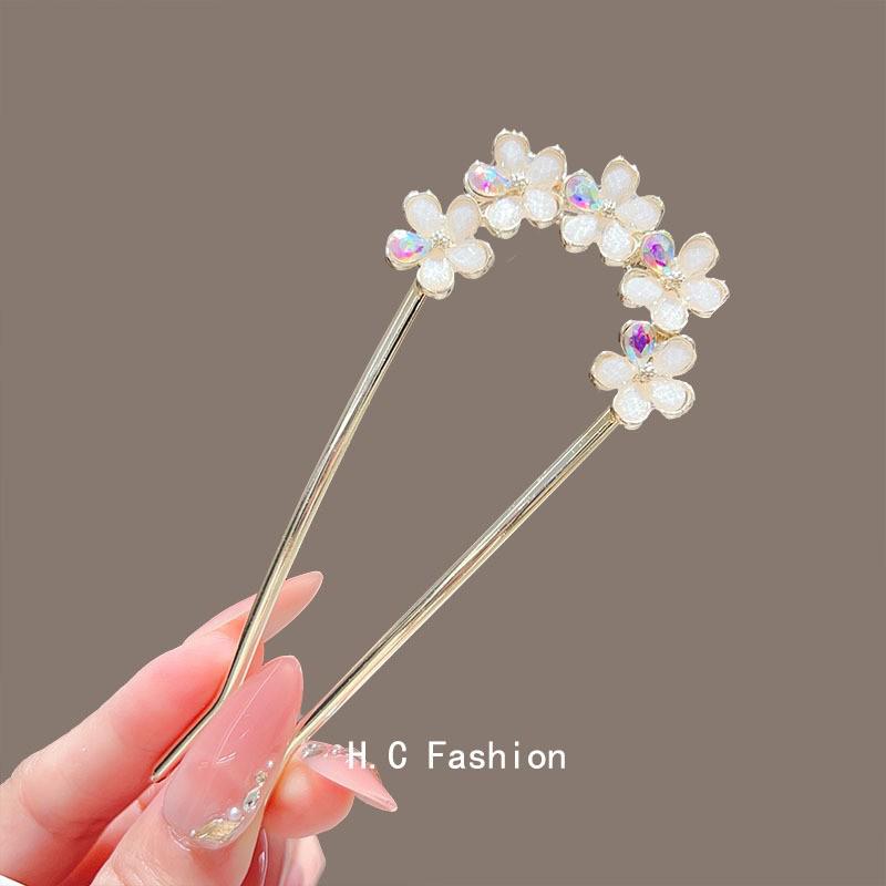 Elegant U-Shaped Butterfly Tassel Hairpin - Ancient Style Floral Accent for Qipao