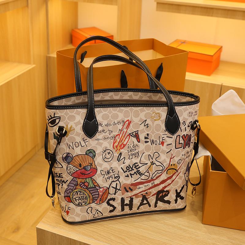 

Printed bag Women s bear graffiti tote bag Autumn and winter new handbag Versatile large-capacity shoulder bag tide 40cm*33cm*30cm* чорний