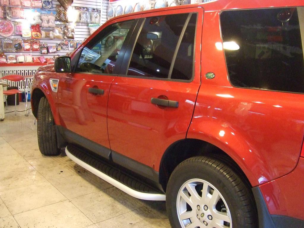 Side Steps & Foot Pedals for Land Rover Discovery 4 & Freelander 2