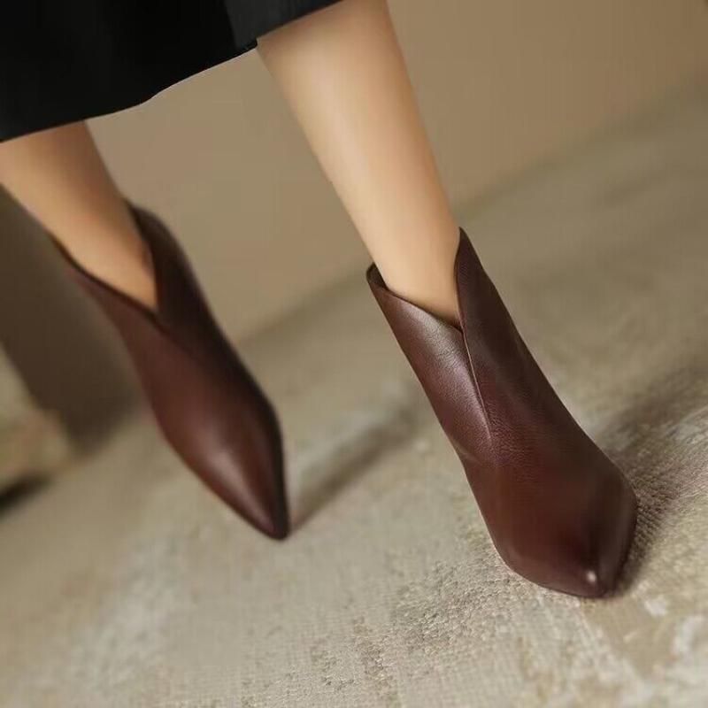 Trend Women Ankle Boots Vintage Female Pumps High Quality Pointed Toe Chelsea Boot Soft Leather Women Shoes Zlp Botas Para Mujer