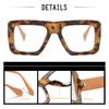Large-framed Flat-topped Anti-blue Light Glasses Can Modify the Face Shape and Are Worn Daily for Street Photography