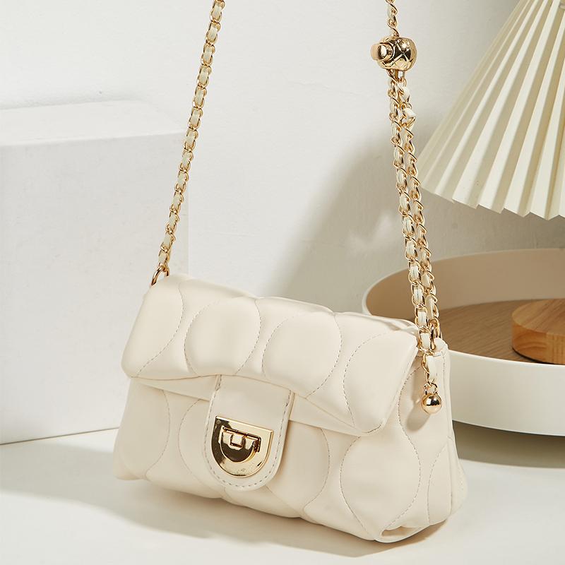 Female messenger bag with one shoulder diagonal chain bag Rhombic armpit bag women's fashion